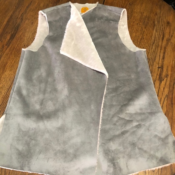 Ruby Road Faux Suede/Shearling Open Front Vest - Picture 11 of 11